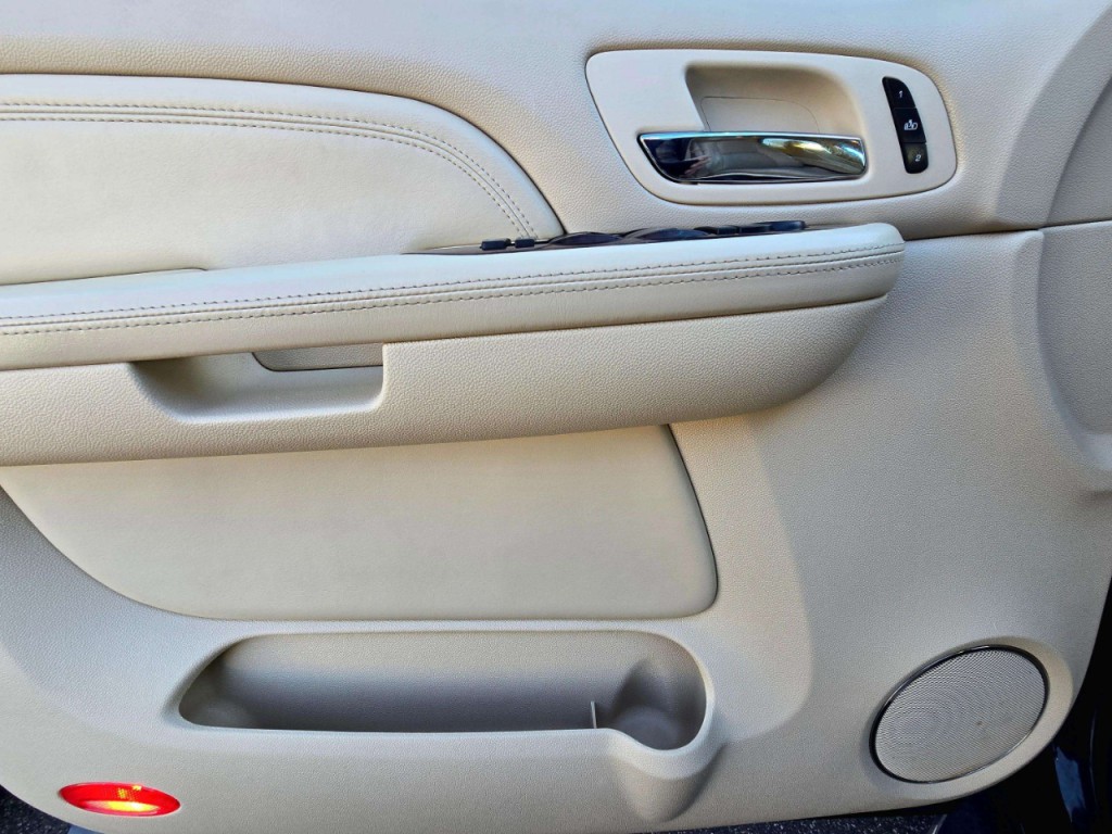 2007 Cadillac Escalade Image 9