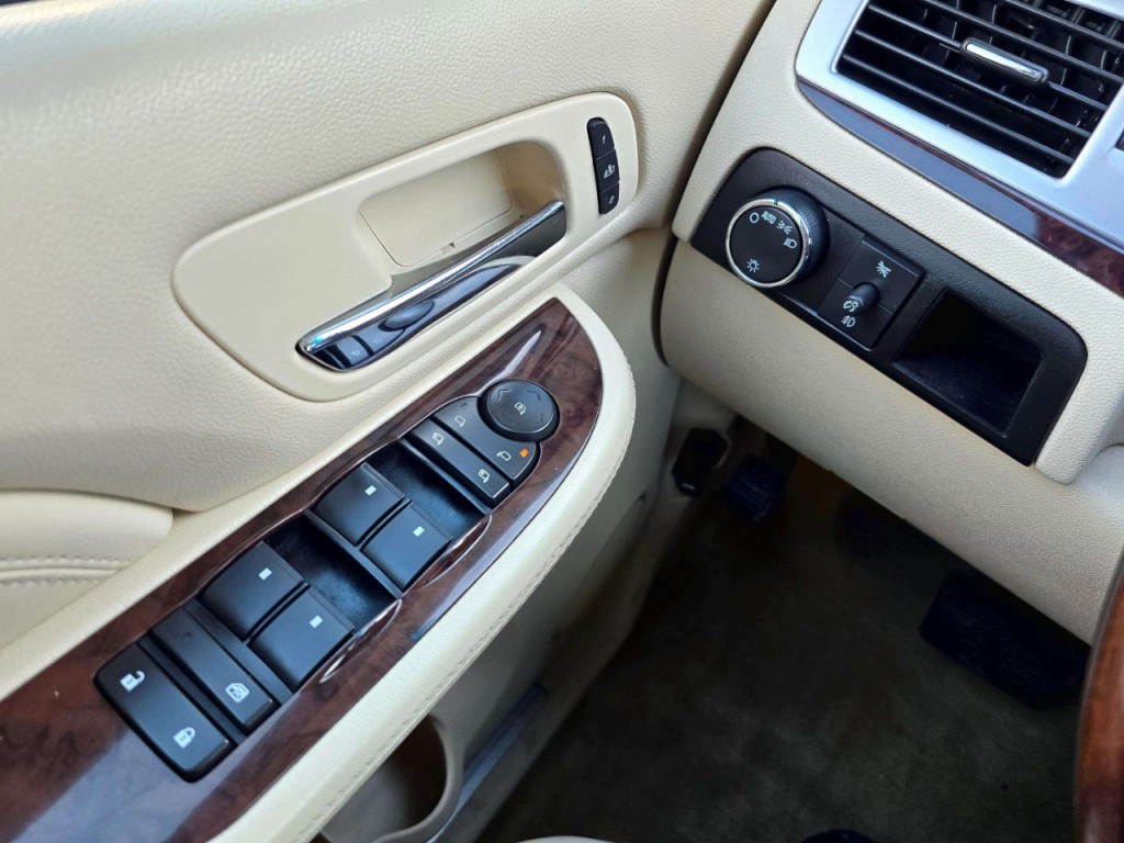 2007 Cadillac Escalade Image 14