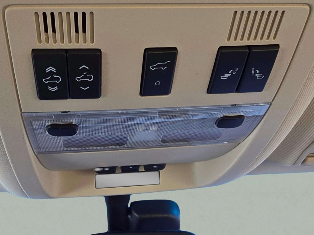 2007 Cadillac Escalade Image 17