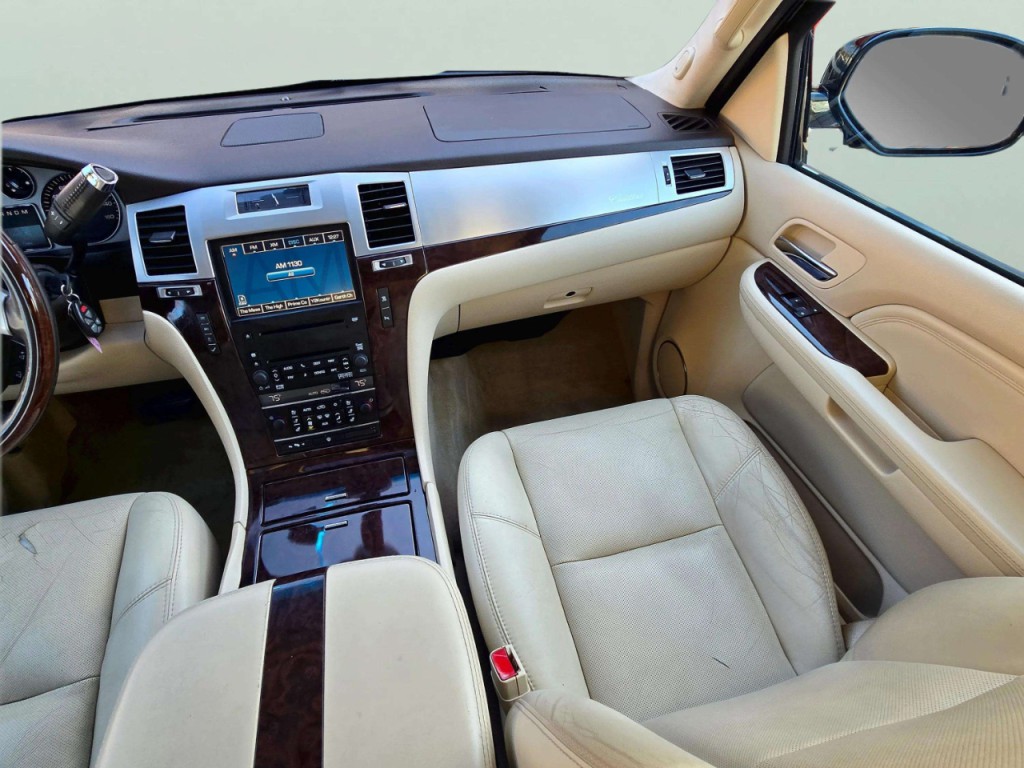 2007 Cadillac Escalade Image 21