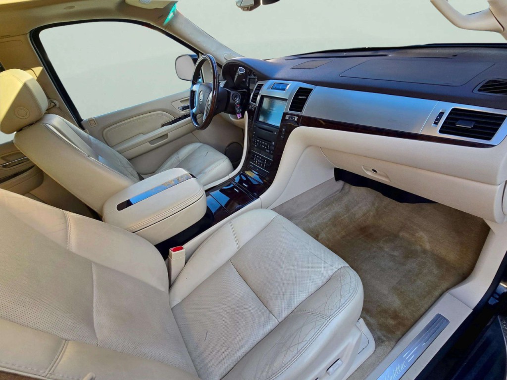 2007 Cadillac Escalade Image 22