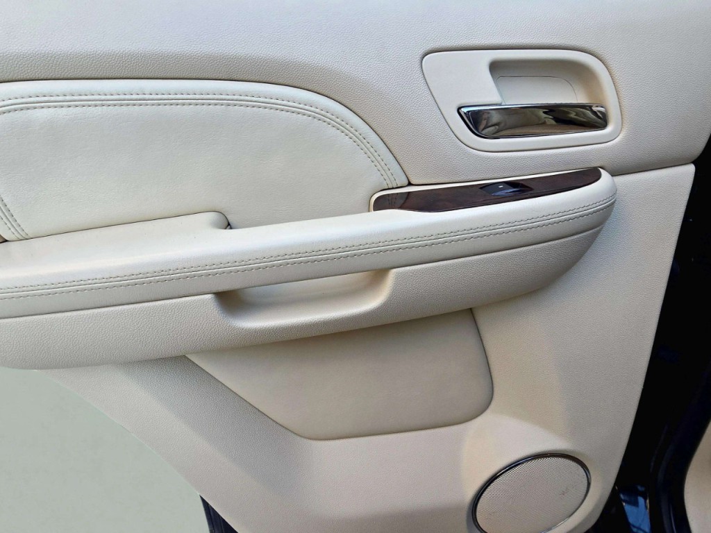 2007 Cadillac Escalade Image 23