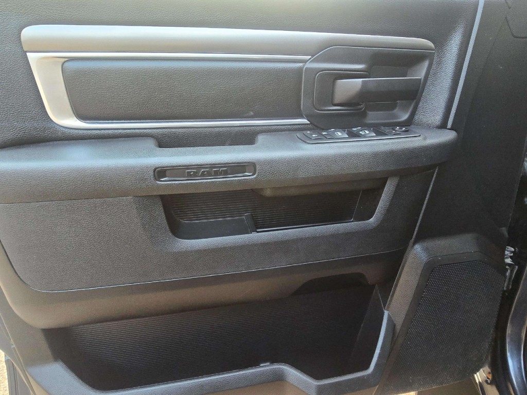 2021 RAM 1500 Image 9