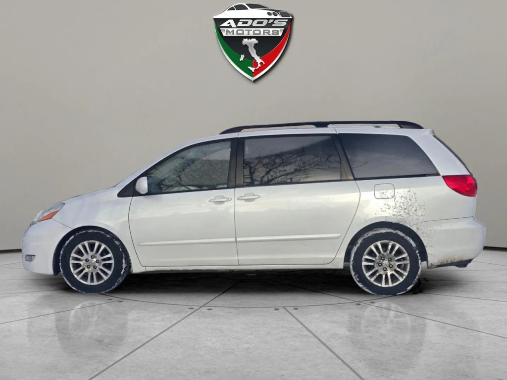 2009 Toyota Sienna Image 2