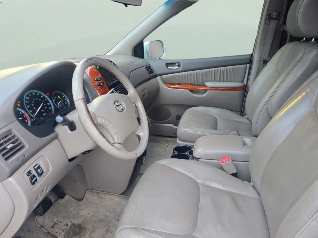 2009 Toyota Sienna Image 11