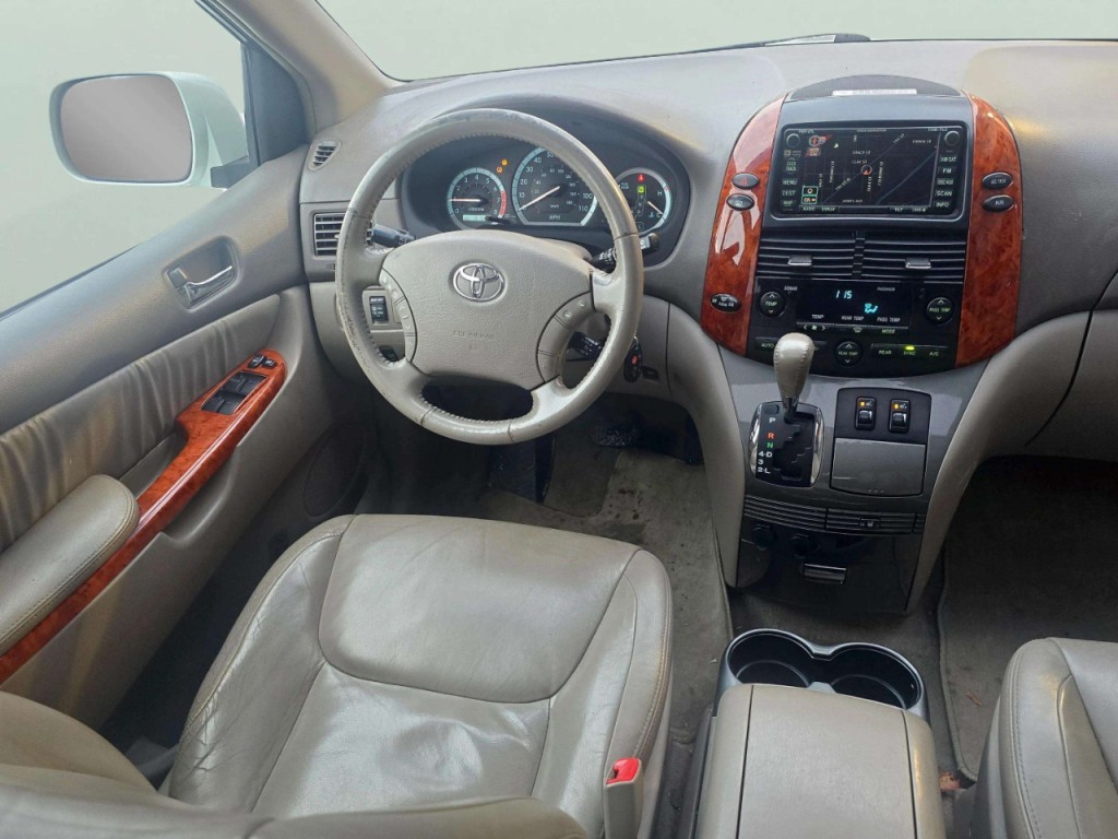 2009 Toyota Sienna Image 13