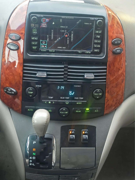 2009 Toyota Sienna Image 18