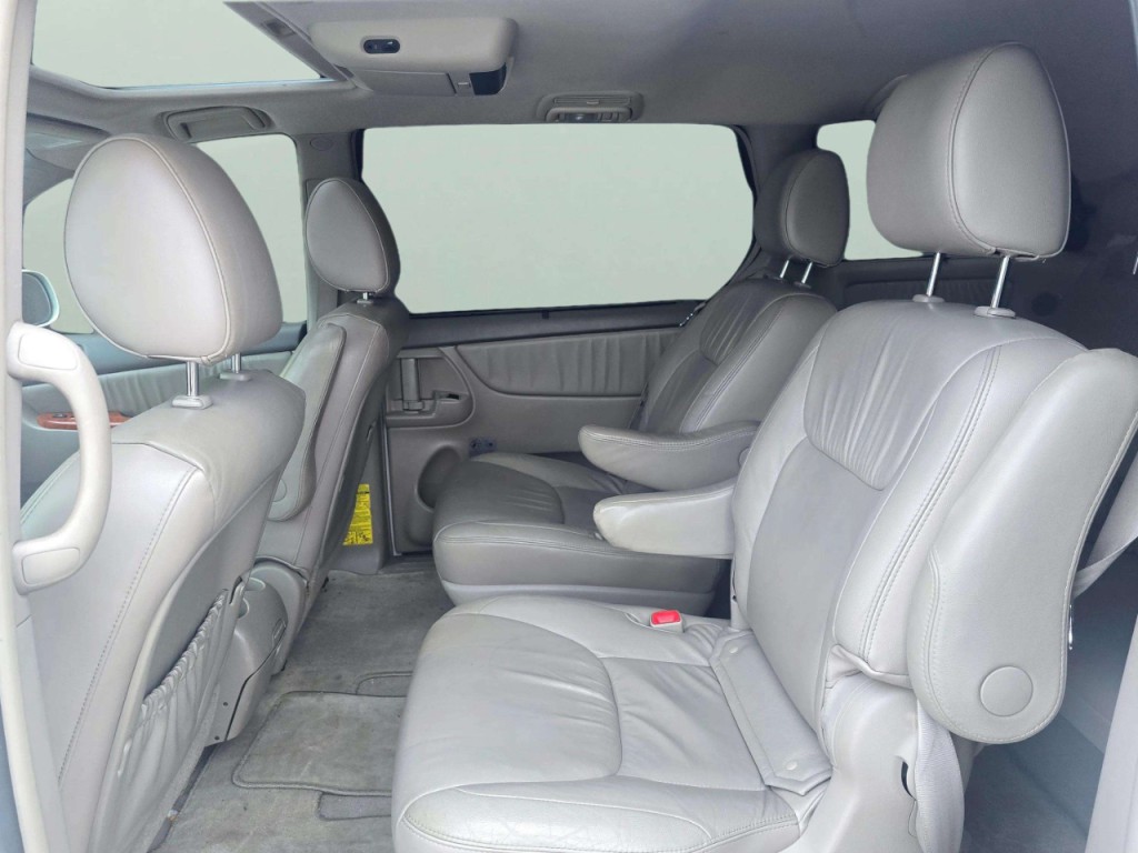 2009 Toyota Sienna Image 21