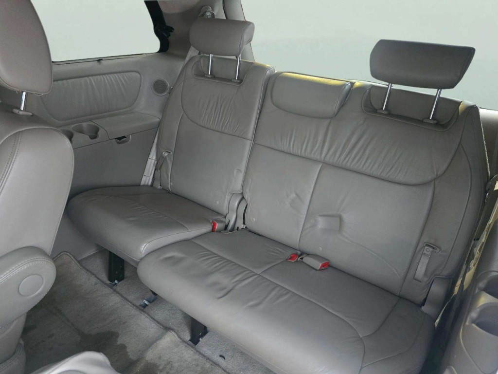 2009 Toyota Sienna Image 22