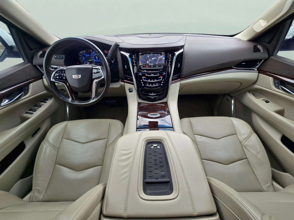 2016 Cadillac Escalade Image 15