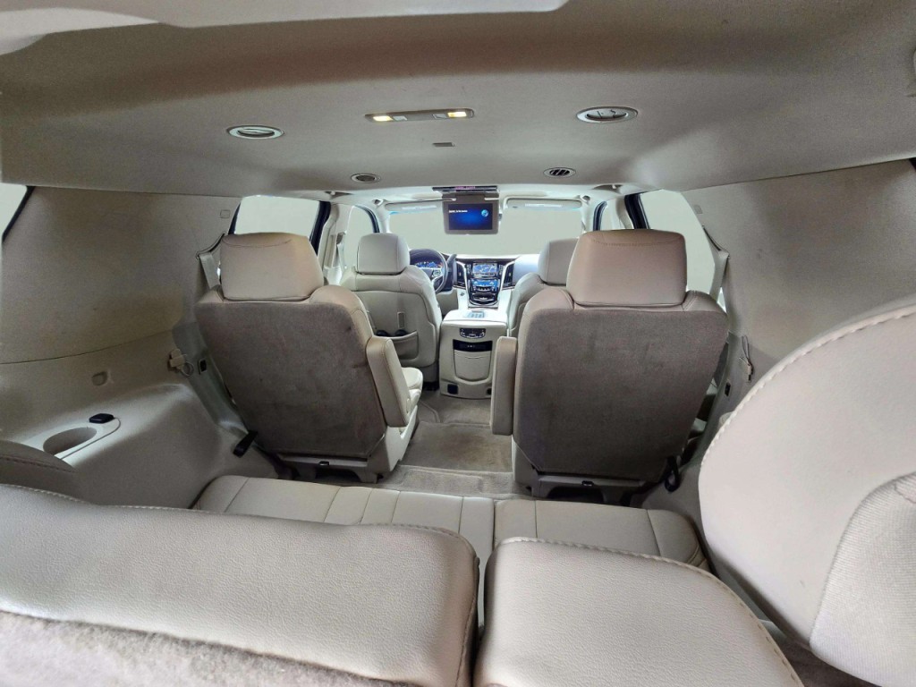2016 Cadillac Escalade Image 21