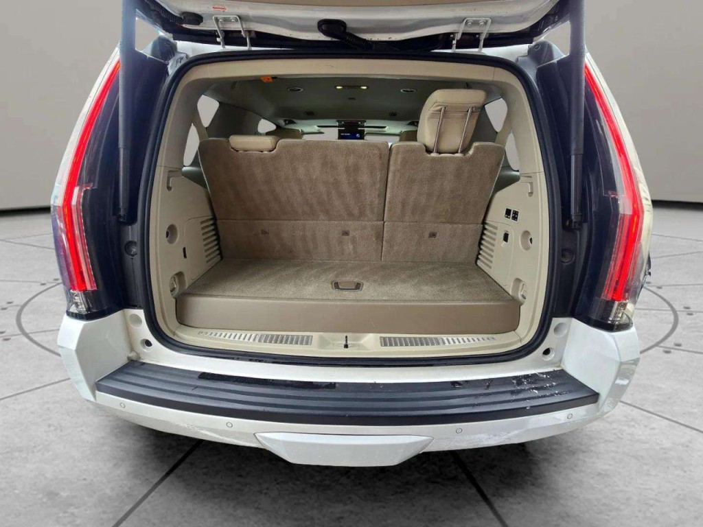 2016 Cadillac Escalade Image 22