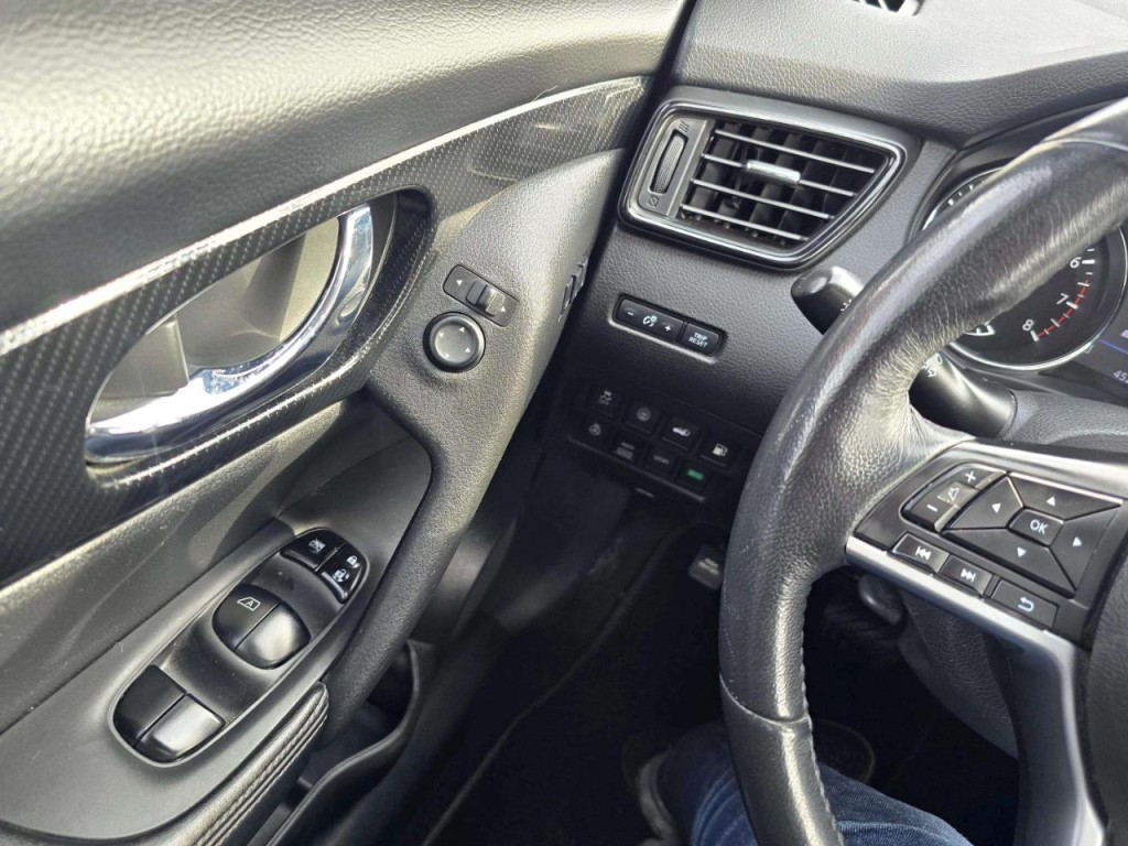 2018 Nissan Rogue Image 15