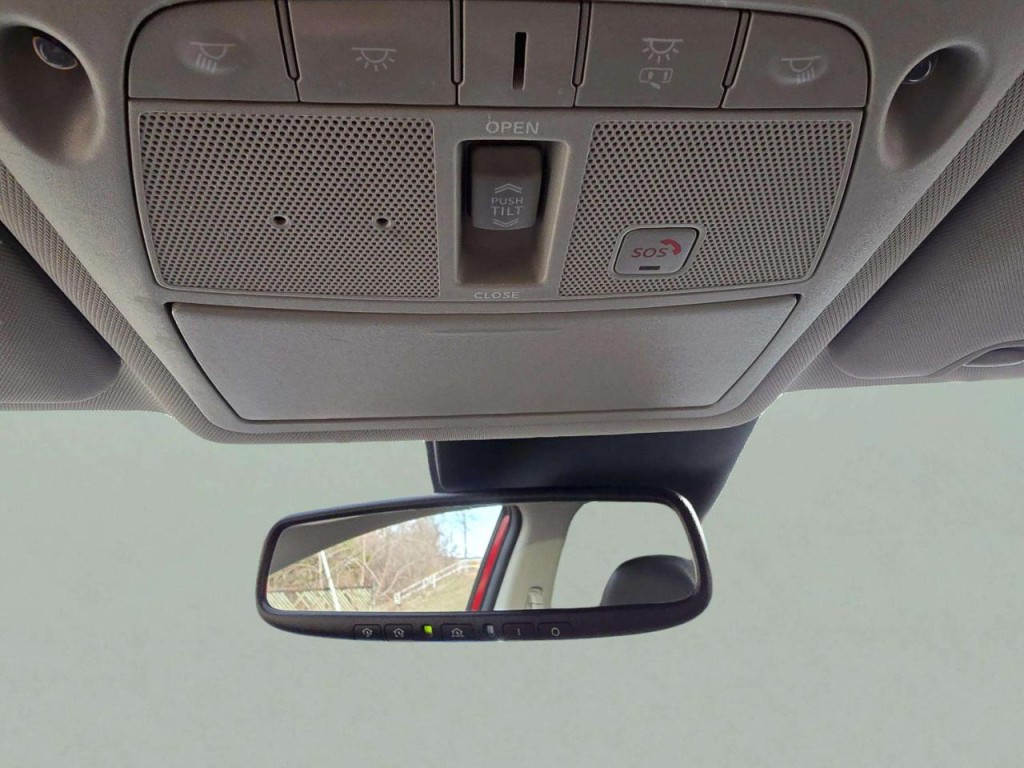 2018 Nissan Rogue Image 16