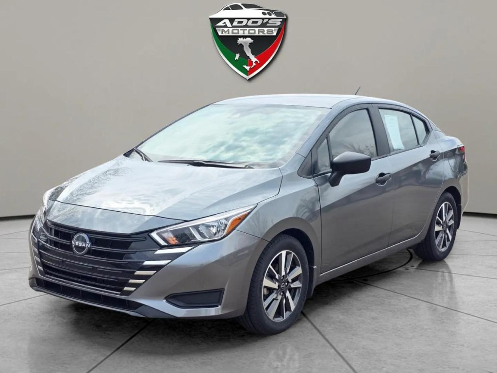 2023 Nissan Versa Image 1