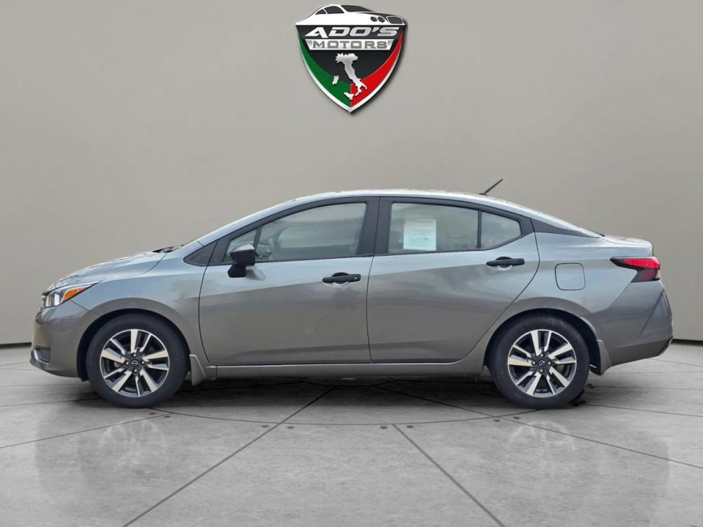 2023 Nissan Versa Image 2