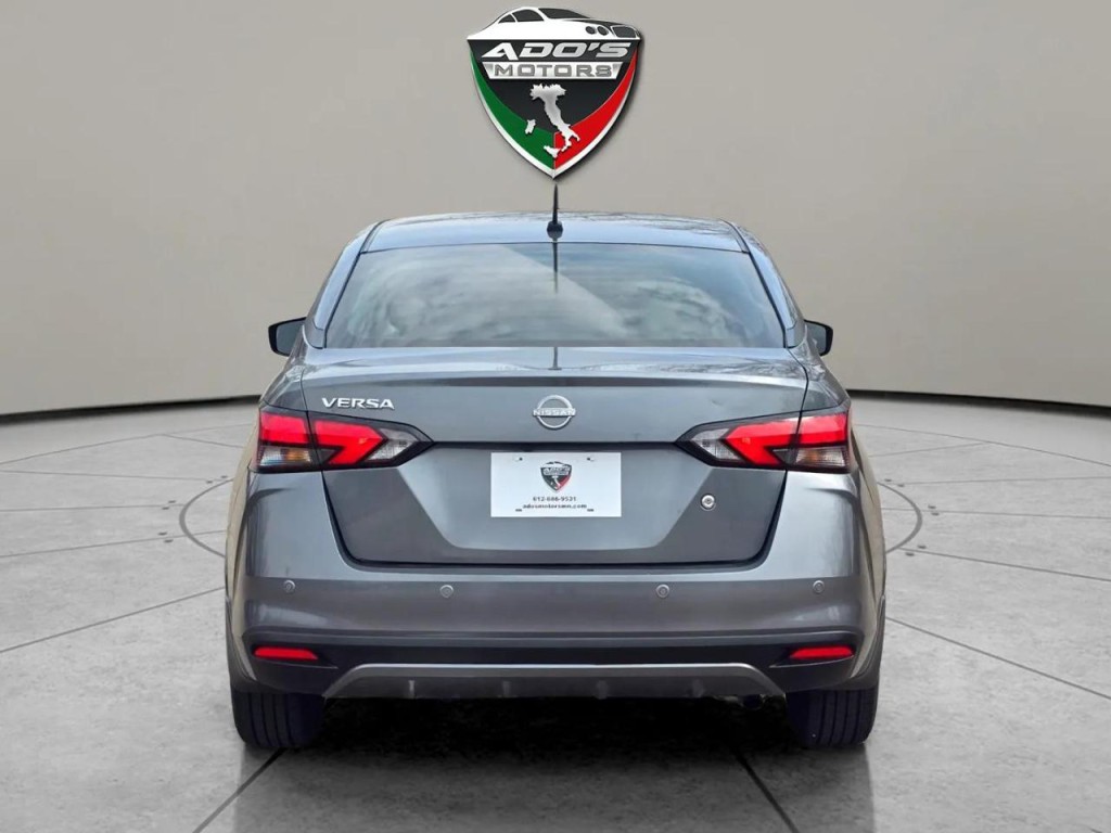 2023 Nissan Versa Image 4