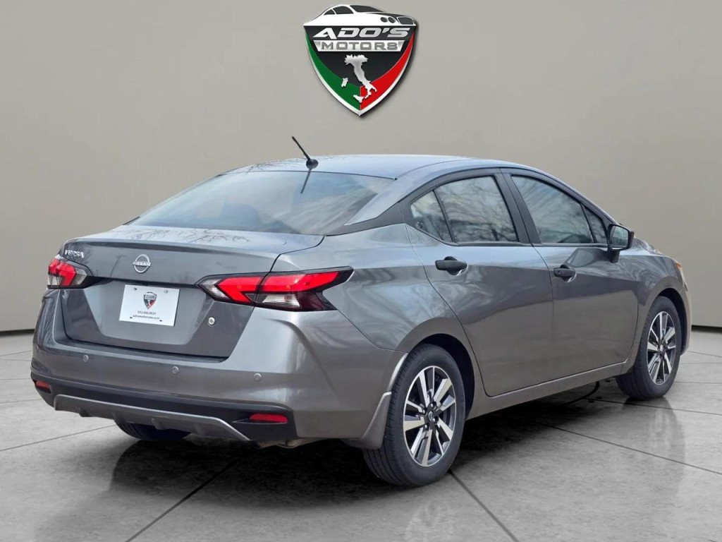 2023 Nissan Versa Image 5