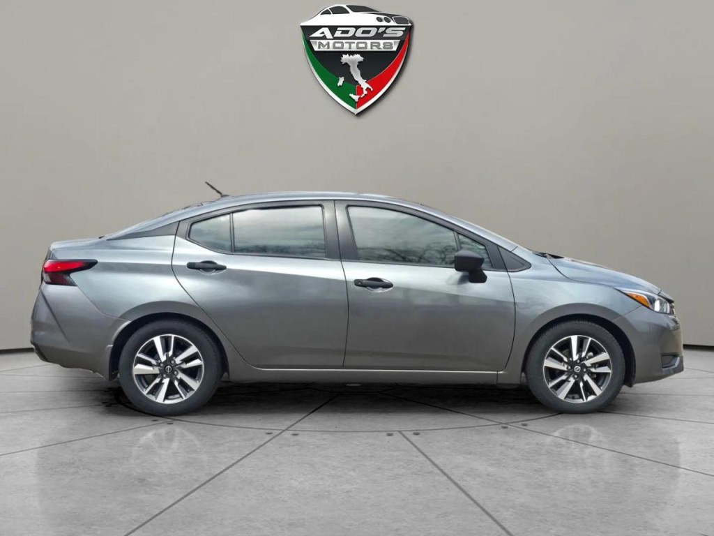 2023 Nissan Versa Image 6