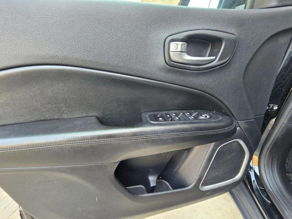 2019 Jeep Compass Image 9