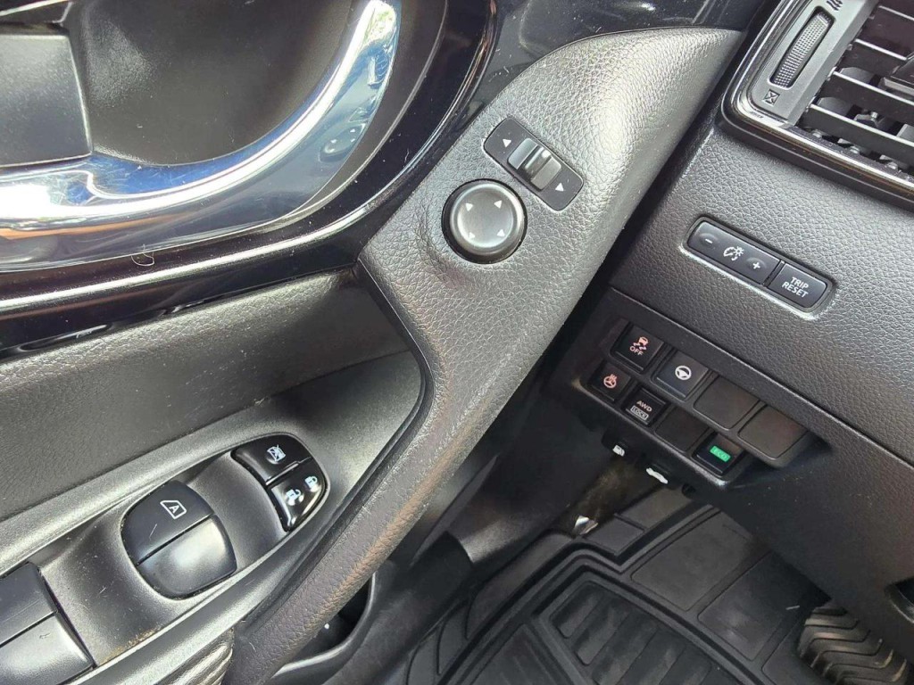2019 Nissan Rogue Image 14