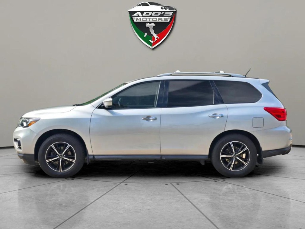 2018 Nissan Pathfinder Image 2