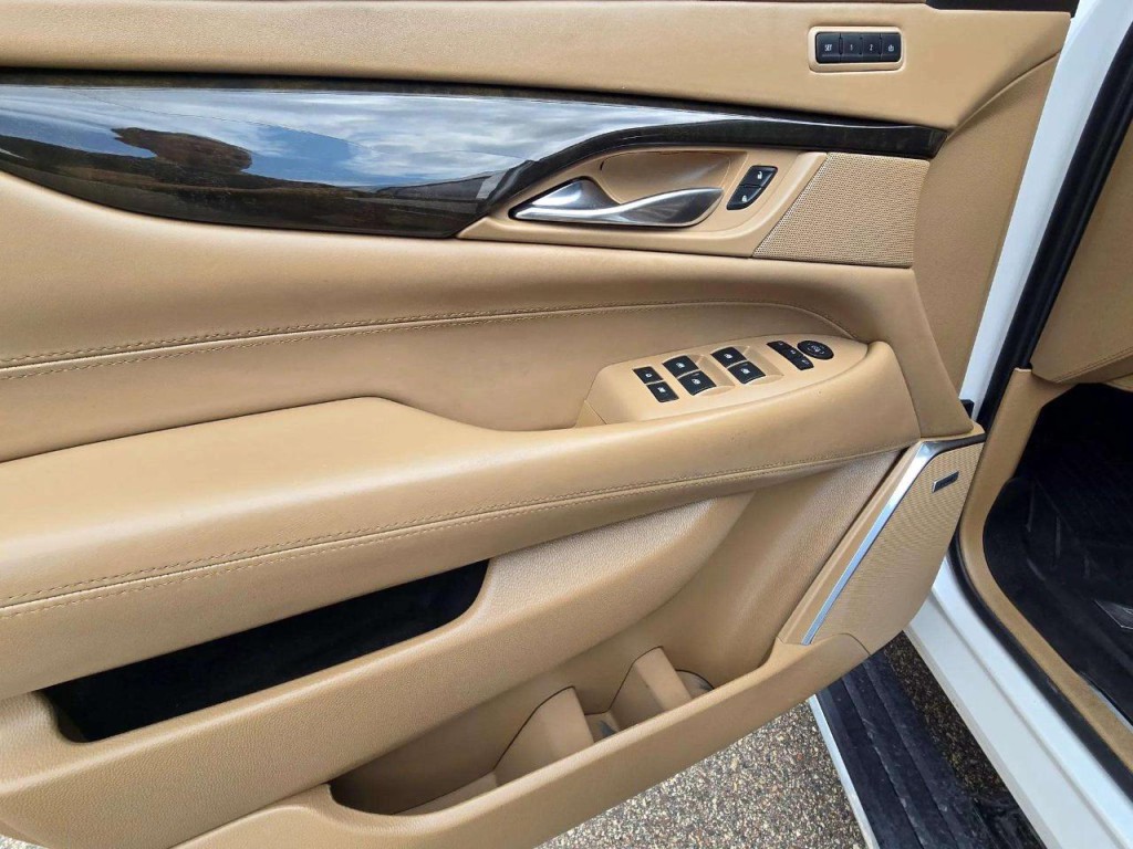 2019 Cadillac Escalade Image 9