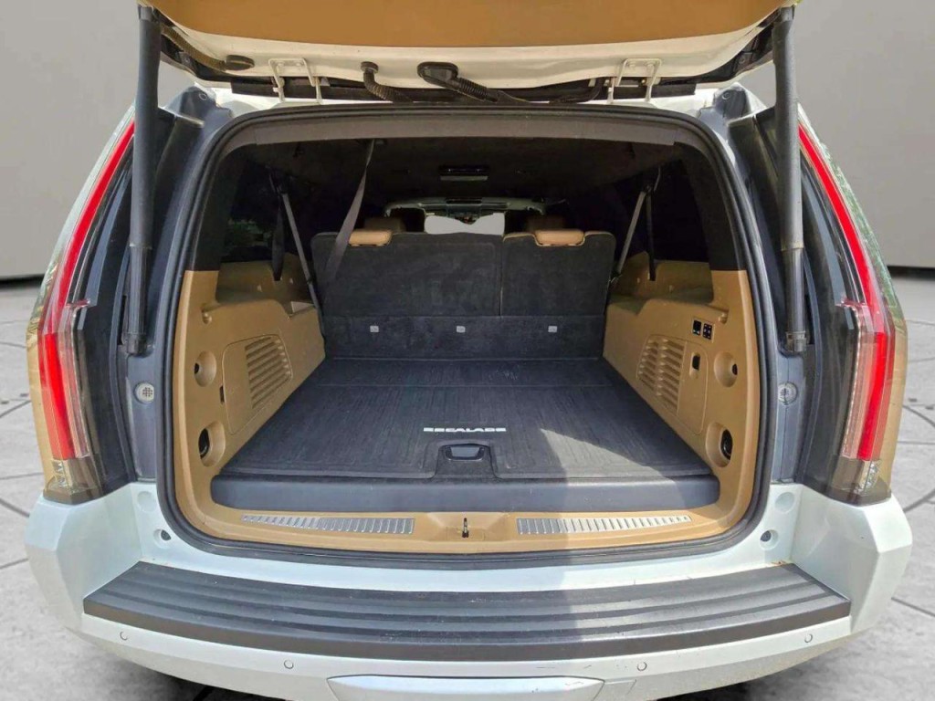 2019 Cadillac Escalade Image 31