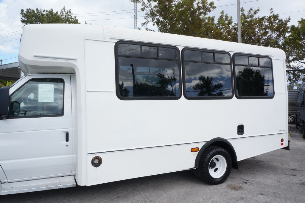 2015 Ford Econoline Image 8