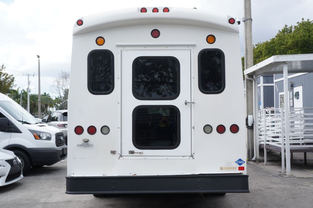 2015 Ford Econoline Image 9