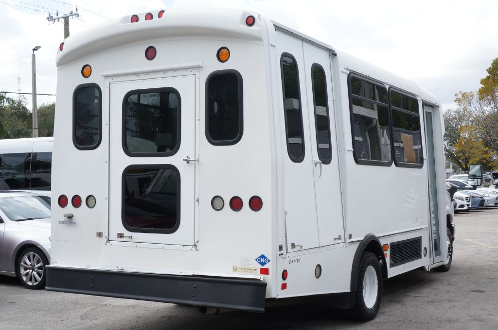 2015 Ford Econoline Image 10