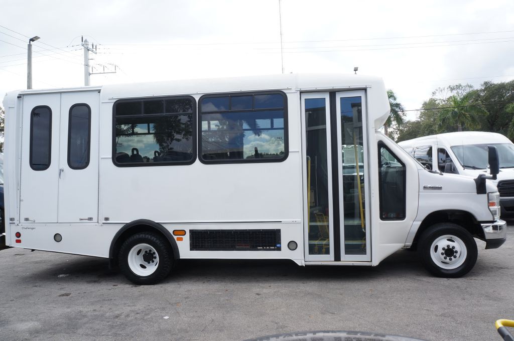 2015 Ford Econoline Image 11