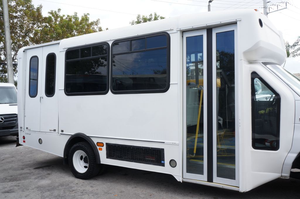 2015 Ford Econoline Image 12