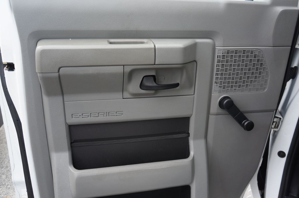 2015 Ford Econoline Image 22