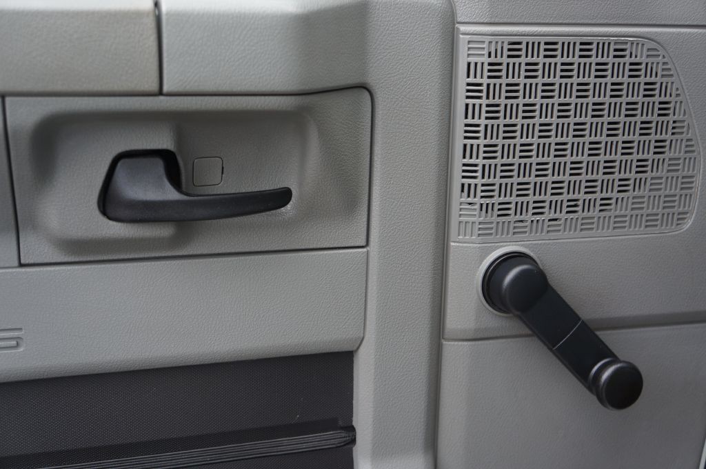 2015 Ford Econoline Image 23