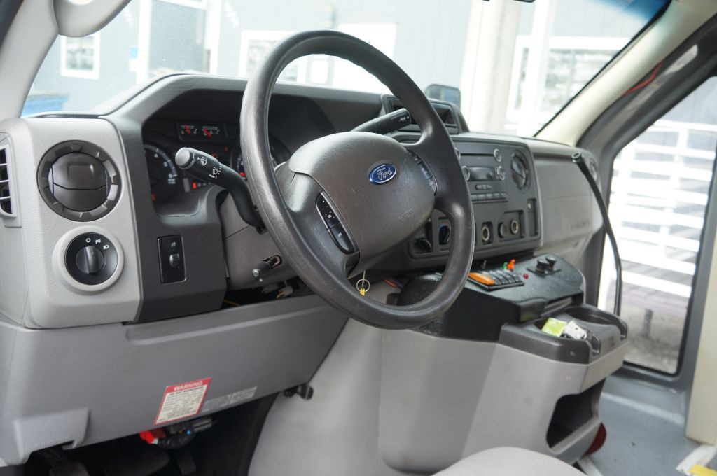 2015 Ford Econoline Image 24