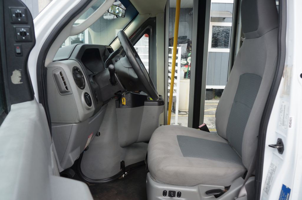 2015 Ford Econoline Image 25
