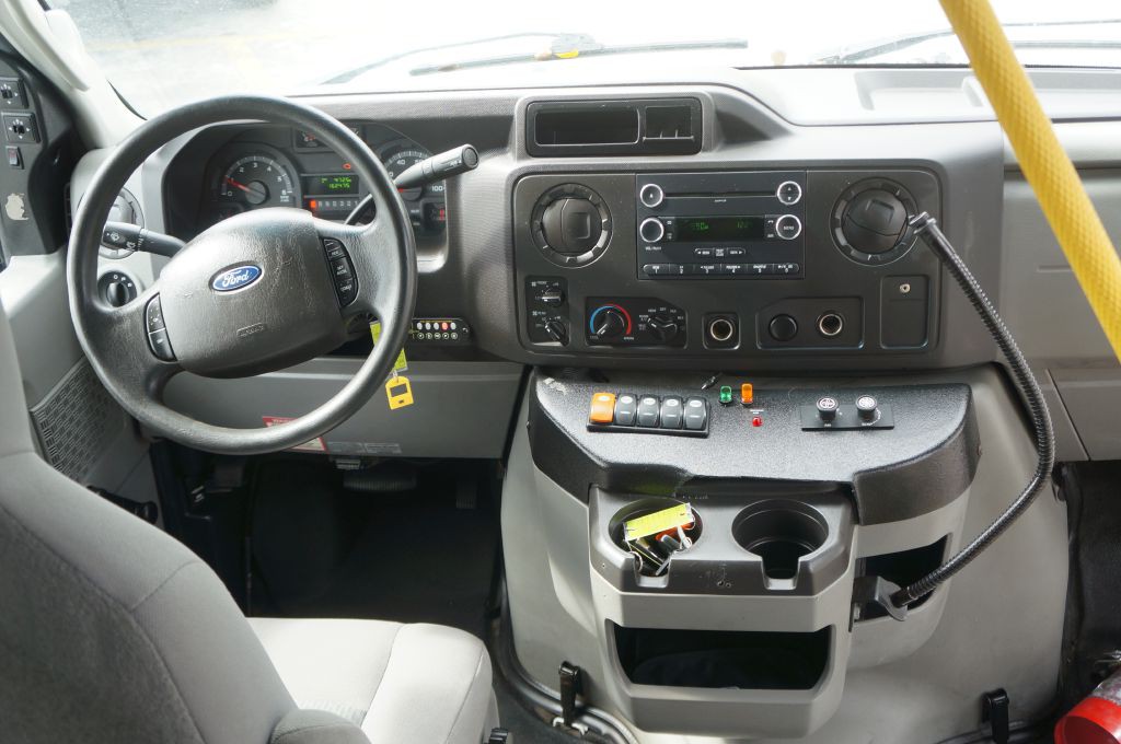 2015 Ford Econoline Image 34