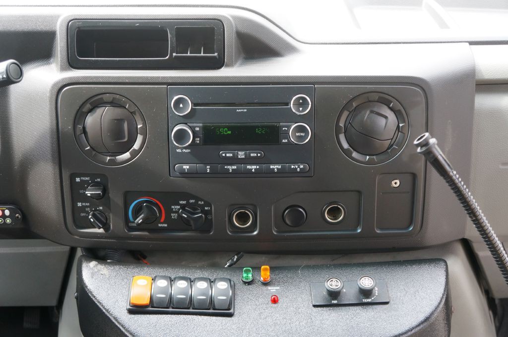 2015 Ford Econoline Image 35