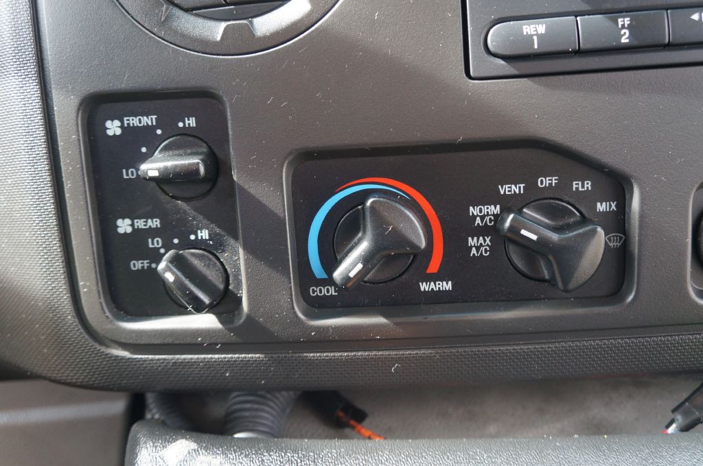 2015 Ford Econoline Image 38