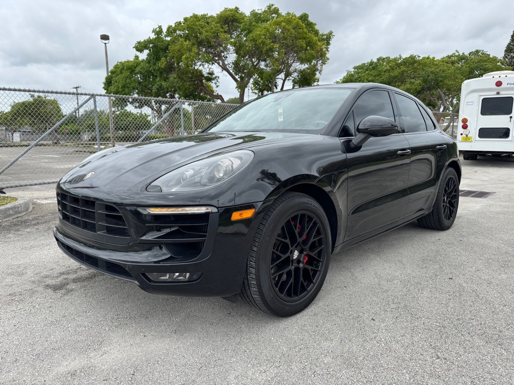 2017 Porsche Macan Image 1