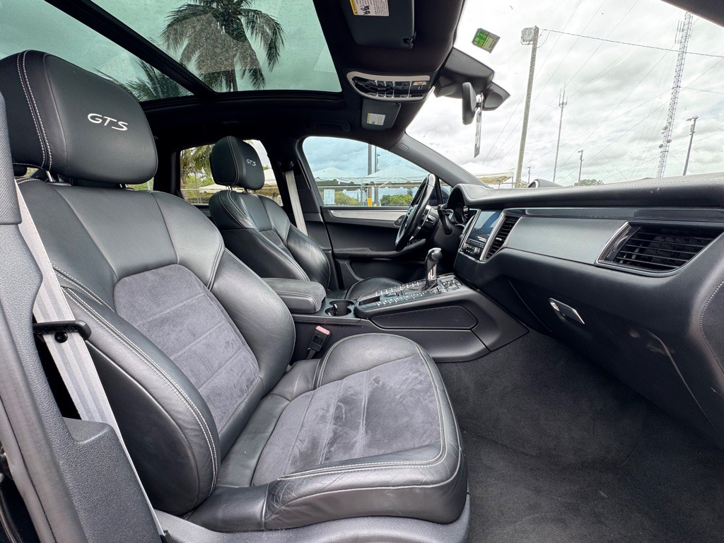 2017 Porsche Macan Image 13