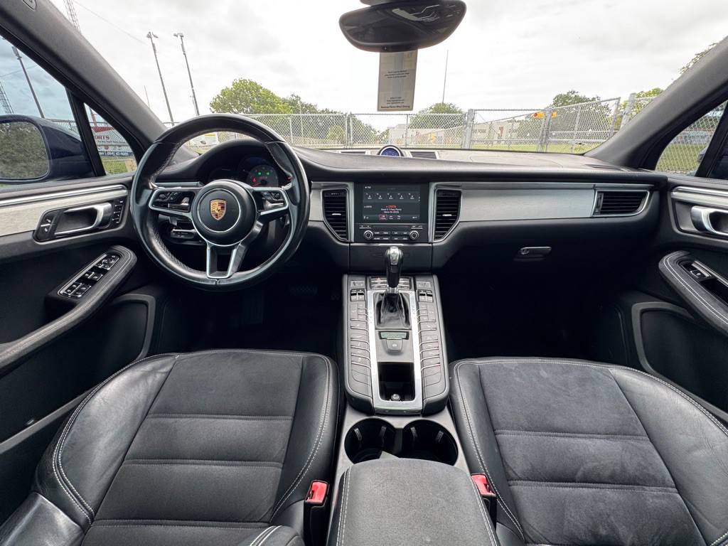 2017 Porsche Macan Image 14