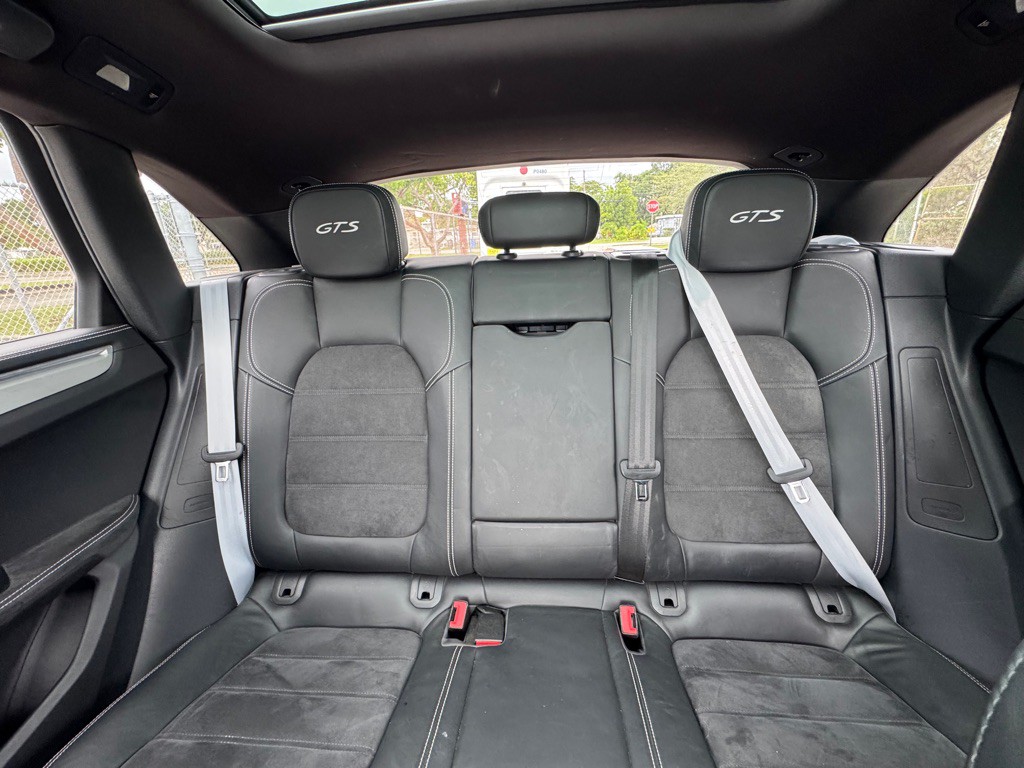 2017 Porsche Macan Image 15