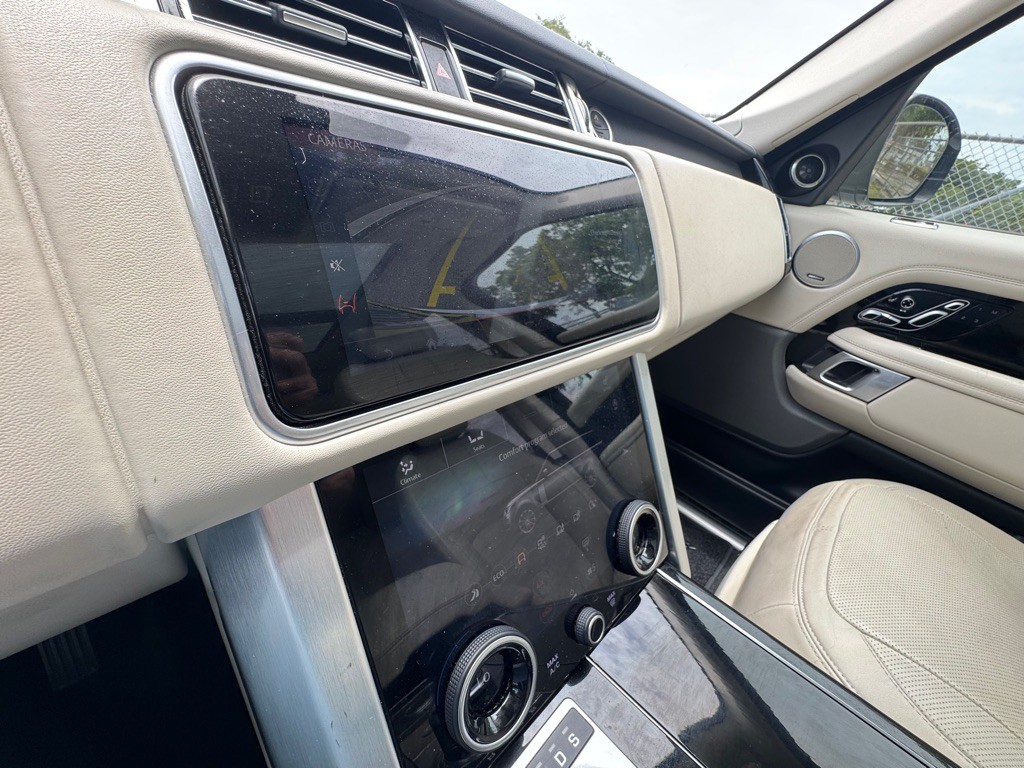 2018 Land Rover Range Rover Image 19