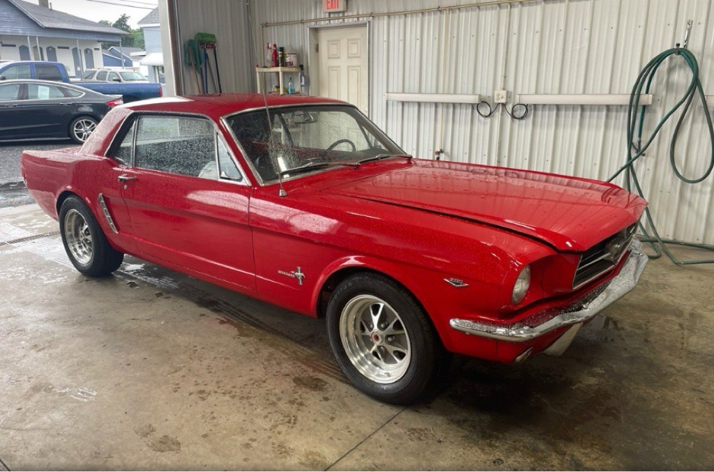1965 Ford Mustang Image 3