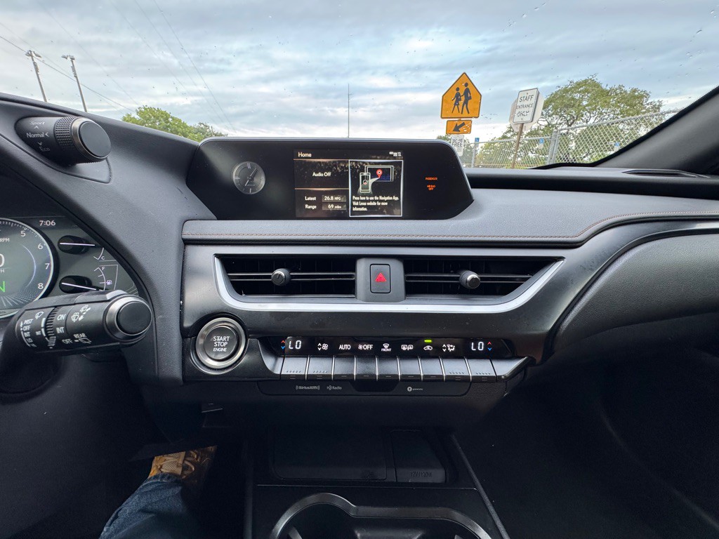2019 Lexus UX Image 16