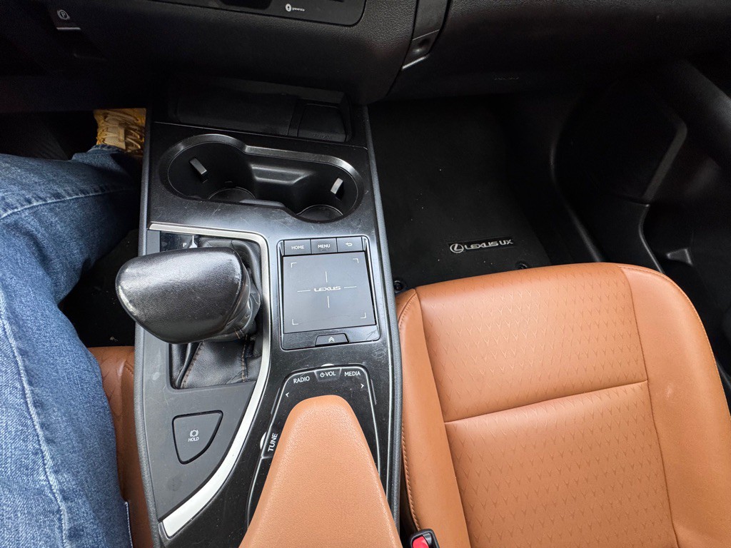 2019 Lexus UX Image 17