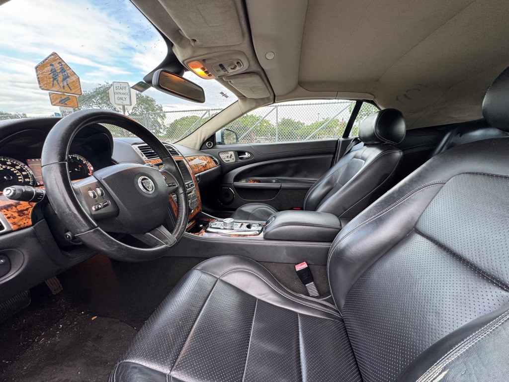 2011 Jaguar XK-Series Image 12