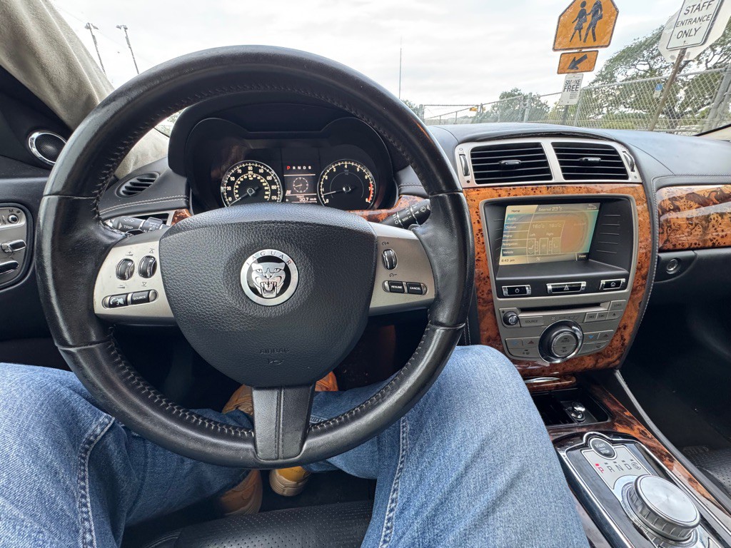 2011 Jaguar XK-Series Image 17